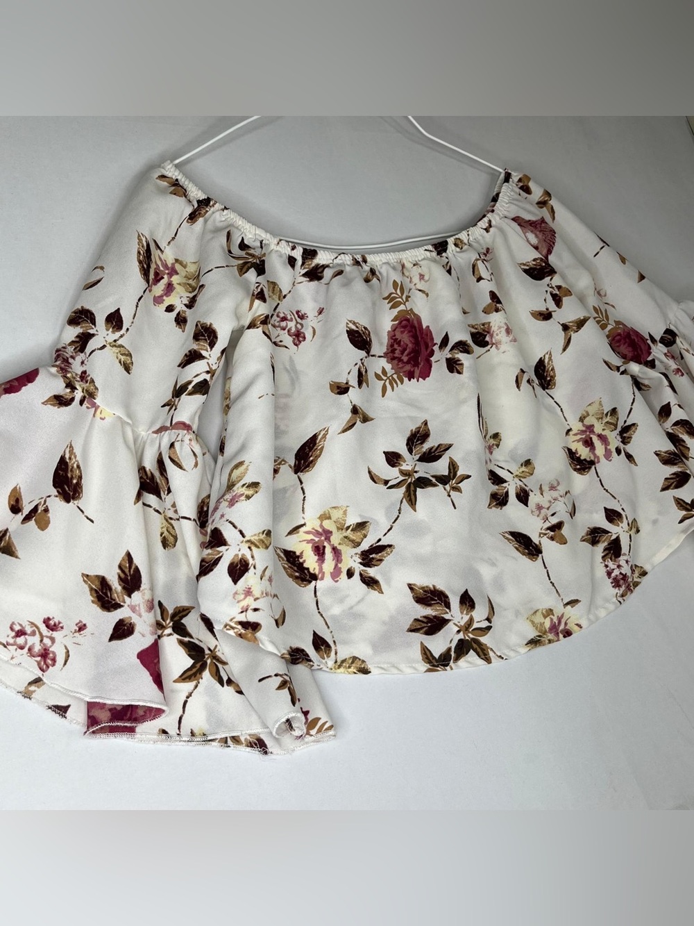 White Off-Shoulder Boho Floral Crop Top with Rose Print M